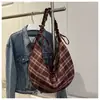 Bolsa tote plissada estilo coreano para mulheres, novo modelo primavera-verão 2026, estilo artístico, bolsa de ombro e transversal casual e moderna