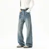 Jeans estiloso com estampa de raios para homens, apresentando um design moderno de streetwear americano, nova coleção 2026, perna reta, versátil e calça longa levemente bootcut.