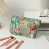 Nova bolsa de cosméticos de grande capacidade com flores bordadas Bolsa de armazenamento para cuidados com a pele Bolsa de lavagem portátil de saída Bolsa interna de viagem