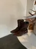 Botas de Cano Curto Retro com Salto Grosso, Pregas, Fivela com Cinto Franzido, Bico Quadrado, Estilo Novo Outono 2026 para Mulheres