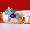 Llavero de coche pony bañado en oro con incrustaciones de diamantes de moda, colgante para bolso de mujer, llavero, regalo de empresa, aleación de zinc, lleno de diamantes