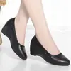 Venta Caliente Zapatos de Tacón de Cuña Huecos Transpirables para Mujer 2026 Verano Nuevos Suela Suave Cómodos Punta Cerrada Corte Bajo Zapatos de Trabajo para Mujer