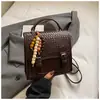 Mochila Feminina Moda Versátil Design de Nicho Mochila de Viagem Feminina Estilo Coreano Street Trendy Retro Bolsa de Ombro Único Transversal