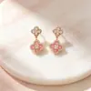 Novo Conjunto Completo de Joias Flor de Quatro Folhas com Diamante Rosa, Colares de Luxo de Nicho, Pulseiras e Brincos, Acessórios de Venda Quente Transfronteiriça Atacado