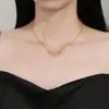 Colar Curvo Sanhua para Mulheres 2025 Nova Moda Design de Pontos de Diamante Nicho Elegante Versátil Corrente de Clavícula de Alta Qualidade