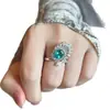 Nuevo anillo de cola de pavo real verde de lujo y sofisticación para mujer, estilo de corte ins, joyería versátil y elegante para el dedo índice