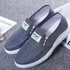 Sapatos de lona respiráveis confortáveis Sapatos preguiçosos masculinos Sapatos de pano Old Beijing Sapatos de trabalho antiderrapantes e resistentes ao desgaste para canteiros de obras