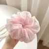 Goma de pelo scrunchie verde menta perlado fresca de verano para un look de viaje perezoso y diario, añade volumen al cabello, estilo de moño suave
