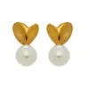 Brincos Pequenos Stud Coração Estilo Hepburn Misteriosos com Pérolas Artificiais Banhados a Ouro 18K Real, Exquisitos e Elegantes, Brincos Simples em Formato de Coração em Estoque