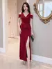 Vestido largo de noche rojo con escote en V y hombros descubiertos para mujer, mangas cortas con pedrería, cintura con lazo, falda larga de sirena con abertura, vestido para brindis de novia
