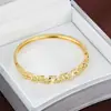 Fornecimento Exclusivo Transfronteiriço de Pulseiras de Cobre Puro Galvanizado Geométrico com Zircônia, Acessórios de Luxo Leve Personalizados Vazados de Alta Qualidade, Pulseiras para Mulheres