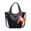 Bolsa Pequena de Textura de Luxo para Mulheres Verão 2025 Novo Estilo Versátil Bolsa de Ombro/Axila Popular Bolsa Saco Transversal