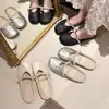 Sandalias Planas sin Cierre de Perlas Sandalias Perezosas Mules 2026 Estilo Nuevo Estilo Chanel Zapatillas Cerradas a Mediastías para Mujer