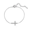 Pulseira de cruz com diamantes totais de luxo leve coreana e japonesa para mulheres, design de nicho com um toque minimalista de alta qualidade, novo modelo 2026, versátil para o dia a dia