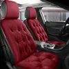 Almofadas para assento de carro estão em estoque. Almofadas de assento acolchoadas de inverno para fileiras dianteira e traseira. Almofadas universais para assento de carro para aquecimento