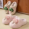 Pantuflas de algodón con suela gruesa para mujer, nuevo estilo invierno 2026, pantuflas de interior para el hogar, pantuflas de hongo cálidas y lindas para parejas, estilo para hombre
