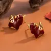 Novos Brincos de Cavalo Alado Bordô do Ano Zodiacal para Mulheres, Brincos de Luxo Leve de Alta Qualidade com Design Versátil e Elegante para o Ano do Cavalo