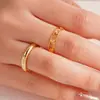 Anéis de Casal Vazados Únicos em Formato de Coração, Acessório de Moda Feminino de Luxo Leve com Anéis de Cristal com Design Microincrustado