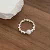 Anel Minimalista de Design Exclusivo em Prata e Pérola para Mulheres, Anel de Dedo Indicador Ajustável da Moda e Único com Cordão Elástico