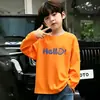 Camiseta de moda de manga larga 100% algodón para niños, nuevo modelo primavera 2026, top sencillo de dibujos animados para niños mayores y pequeños