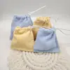 Bolsa de Corduroy Azul Personalizada con Cordón Bolsa Coreana para Empaque de Joyería Bolsa de Regalo Promocional Acojinada para Labiales y Sombras de Ojos