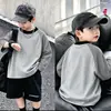 Camada Base de Pelúcia para Meninos 2026 Outono/Inverno Novo Estilo Camiseta Infantil de Manga Longa Listrada Gola Redonda Top Interno Tendência