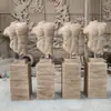 Escultura abstracta de figura imitación arenisca, retrato de pareja abrazándose, decoración artística hecha a medida para hotel y oficina de ventas