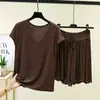 Conjunto de dos piezas para mujer: camiseta de manga corta con cuello en V y pantalones cropped de cintura alta con cordón y volantes, hecho de modal, corte holgado, ropa de estar talla grande