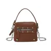 Bolso Cruzado de Cadena Mini de Nicho de Verano Coreano para Mujer, Nuevo Estilo de Verano con Remaches de Motocicleta Bolso Versátil Billetera para Monedas