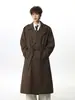 Casaco trench coat masculino de comprimento médio, estilo britânico retrô com abotoamento duplo coreano, peça de outer wear à prova de vento para o outono, sobre o joelho