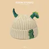 Gorro de Peluche de Dinosaurio Tridimensional para Niños Otoño e Invierno Protección para Orejas de Niños y Niñas Forrado de Felpa Engrosado Gorro de Lana Tejido para Niños de Edad Media Moderno