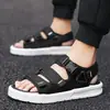 Atacado de fábrica sandálias masculinas transfronteiriças masculinas chinelo uso duplo verão novo sapatos de moda de verão praia estoque