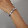 Europa y Estados Unidos nuevo diseño de nicho de personalidad geométrico acero titanio chapado en oro pulsera de encaje abierto moda joyería simple al por mayor