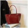 Bolsa de Axila de Camurça de Grande Capacidade Retro Design de Nicho de Alta Qualidade Fivela de Metal Bolsa Tote Portátil de Ombro Feminina