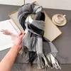 Novo Cachecol Xadrez Quente Simples de Imitação de Caxemira Unissex Moda Outono e Inverno Cachecol Versátil com Franjas
