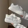 Zapatos blancos de cordones estilo coreano, que aumentan la altura, adelgazantes, modernos, versátiles, para estudiantes, impermeables, modernos y populares entre las chicas