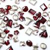 Joyería de uñas de diamante con punta puntiaguda intermitente de color rojo oscuro popular de TikTok, joyería de diamantes de uñas festivas de estilo chino con forma de corazón torcido y cuadrado grueso.