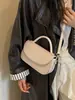 Bolso pequeño cuadrado retro de alta calidad, versátil, de nicho para mujer, bandolera, bolso cruzado, bolso de mano, nuevo y moderno, transfronterizo 2026
