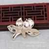 Yiwu color rayo dorado chapado en oro cobre DIY punto de aceite gota broche flor orquídea verde accesorios de ropa estilo chino B3310