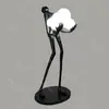 Lámpara de escultura abstracta de bola de personaje Lámpara de sala de exposiciones lámpara de oficina de ventas de hotel Lámpara de decoración artística lámpara de león lámpara de pie con forma humana