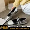 Zapatos plateados estilo francés Mary Jane para mujer, zapatos planos bajos de verano 2026 con correas de doble hebilla, adecuados para combinar con faldas, elegantes zapatos de dama