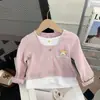 Camiseta de Menina para Primavera e Outono, Estilosa Infantil Tendência Estilo Coreano Color Block Falsa Duas Peças Desenho Animado 3D Camisa Básica