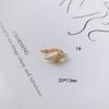 Accesorios de joyería DIY al por mayor chapado en cobre color oro real 18K retenedor de color hueco tridimensional clip para la oreja aretes porosos