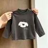 Camiseta de manga larga para bebé niño con diseño de cachorro, top de algodón simple estilo coreano para niños, colección de otoño, capa base versátil