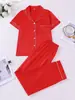 Conjunto de Pijama Casual Color Rojo Satín Estilo Europeo Cardigan Solapa Manga Corta Pantalón Largo Conjunto de Ropa para el Hogar para Mujer Venta al por Mayor
