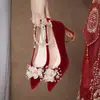 Zapatos de moda para mujer color burdeos 2026 zapatos de boda de primavera para mujer con tacones gruesos, zapatos de boda para vestido nupcial Xiuhe, tacones altos cómodos