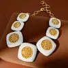Collar Cuadrado Hueco de Flor Esmaltado Blanco Transfronterizo Europeo y Americano, Cadena de Clavícula de Lujo Ligero de Gama Alta, Collar Versátil Vintage para Mujer