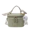 Bolso de mano con pañuelo de seda popular de este año para mujer 2024 nuevo estilo Bolsa tipo caja Joker bolso pequeño de hombro bandolera al por mayor