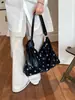 Bolsa tote de bolinhas de grande capacidade, best-seller transfronteiriço, novo modelo 2026 para mulheres, bolsa de ombro versátil de alta qualidade para o dia a dia, moderna