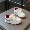 Sapatos Femininos 2026 Novidades Primavera/Outono Sapatos Esportivos Casuais para Crianças Crianças de Meia-idade e Mais Velhas Cabedal em Couro Leve Sapatos de Board com Estrela para Meninos
